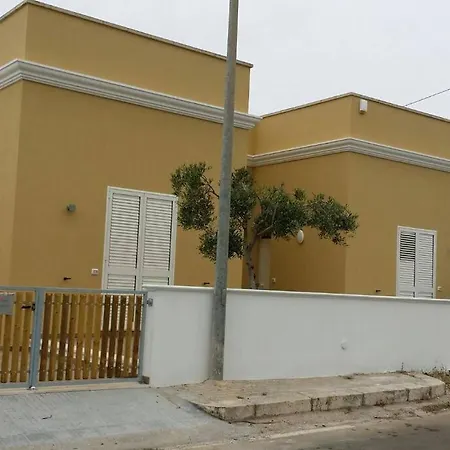 Holiday home Casa Mariella Nel Salento A Pochi Passi Dal Mare *